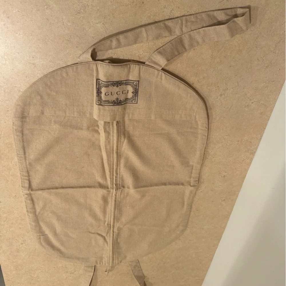 Gucci Beige Travel Garment Bag - Picture 2 of 4